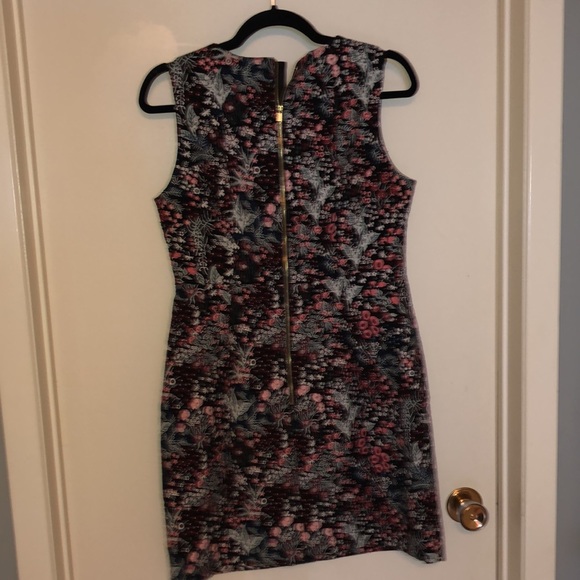 Short flowered mini dress - Picture 3 of 5